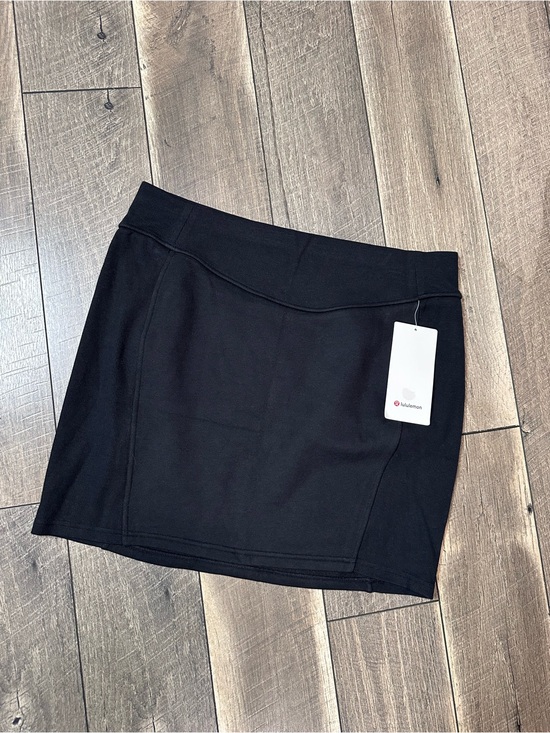 lululemon athletica Dresses & Skirts - Lululemon Scuba High-Rise Mini Skirt
Black